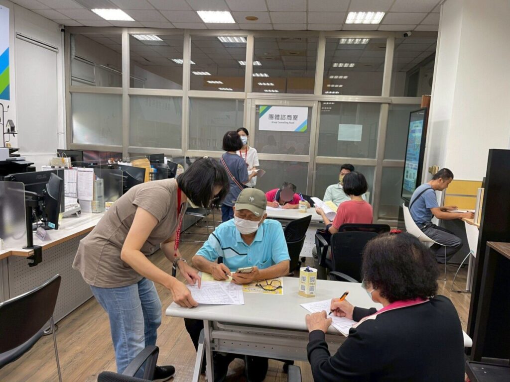銀髮就業服務再升級！　中市府打造銀髮客製化找工作專櫃