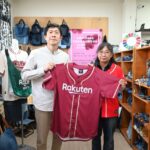 桃園市環保局與台灣大賽總冠軍樂天桃猿球團於昨(30)日共同舉辦「永續趴」二手球衣捐贈儀式